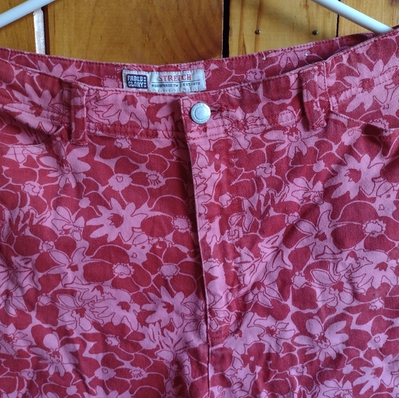 Faded Glory Pink patterned cotton stretch shorts. - Picture 5 of 6